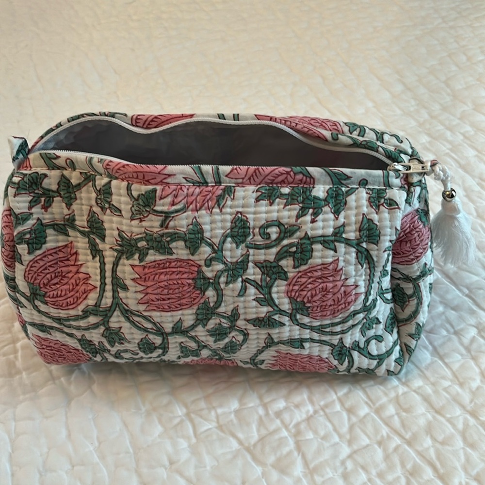 Makeup bag
